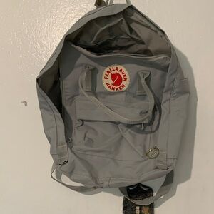 Fjallraven Kånken Light Gray Backpack